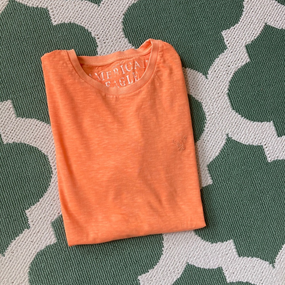 American eagle L tee perfect condition